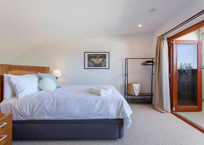 The Tannery Loft Walk To Beach & Cafes