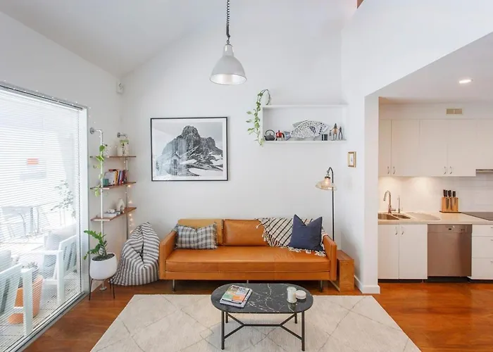 The Tannery Loft Walk To Beach & Cafes